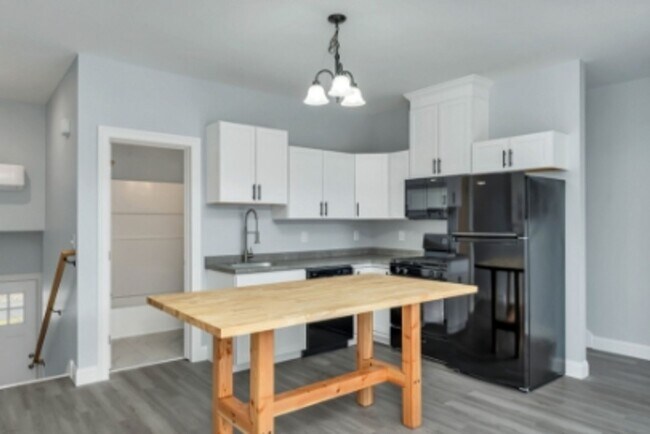 Primary Photo - 65 Main St