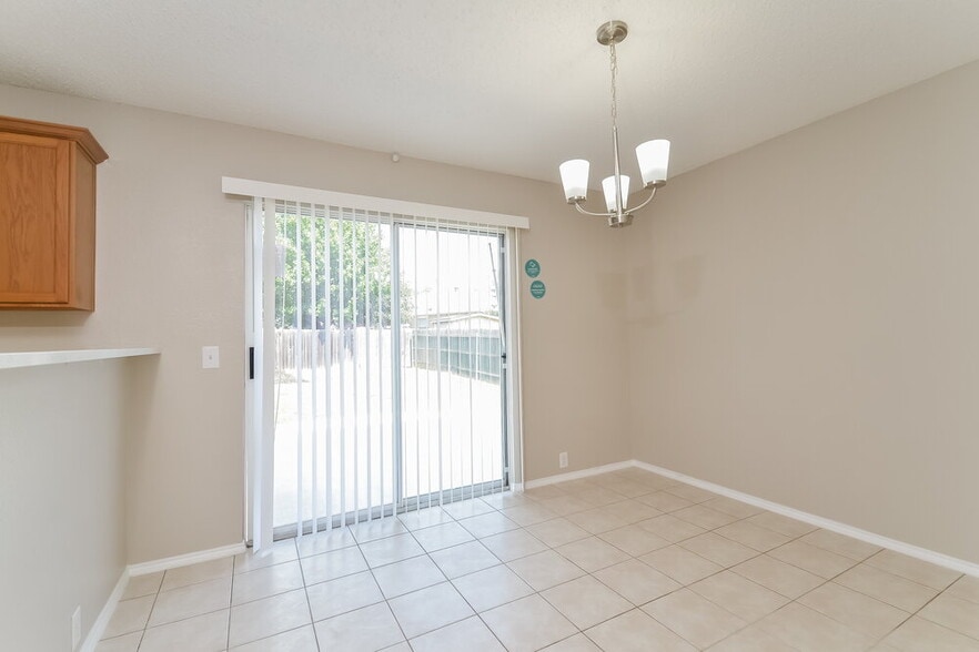 Building Photo - 4300 Sonoma Dr