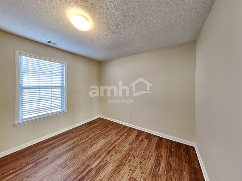 Building Photo - 421 Darter Dr NW