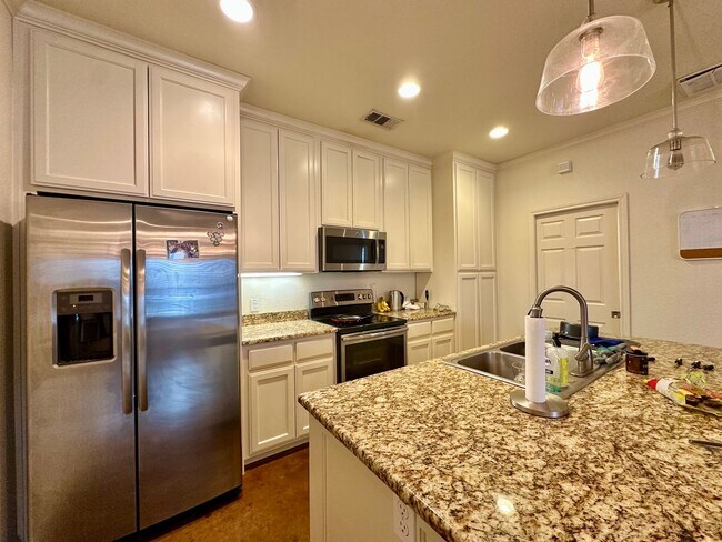 Building Photo - 1801 S 10th St