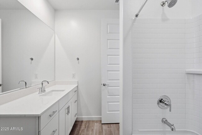 Building Photo - 8147 E Paloma Ave