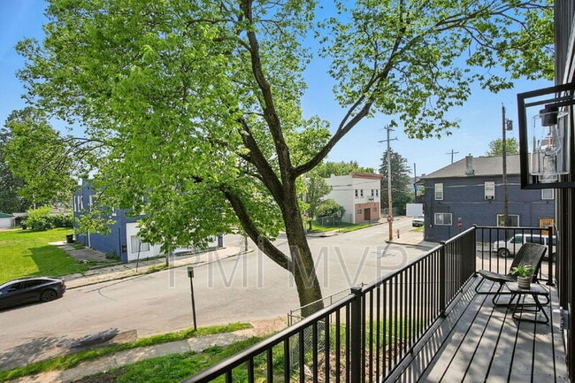 Building Photo - 92 E Innis Ave
