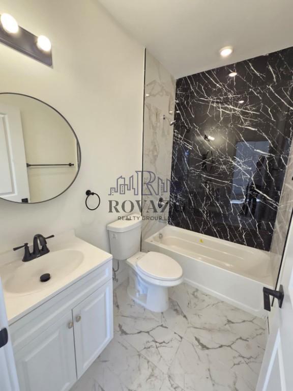 Building Photo - 634 15th Ave