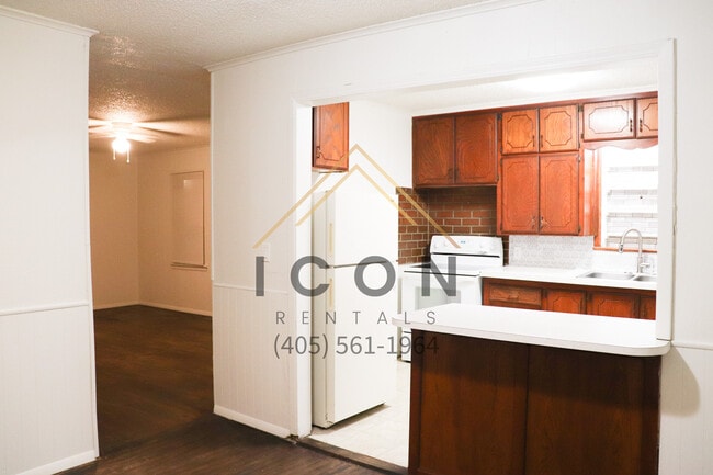 Building Photo - 1108 W Warren St
