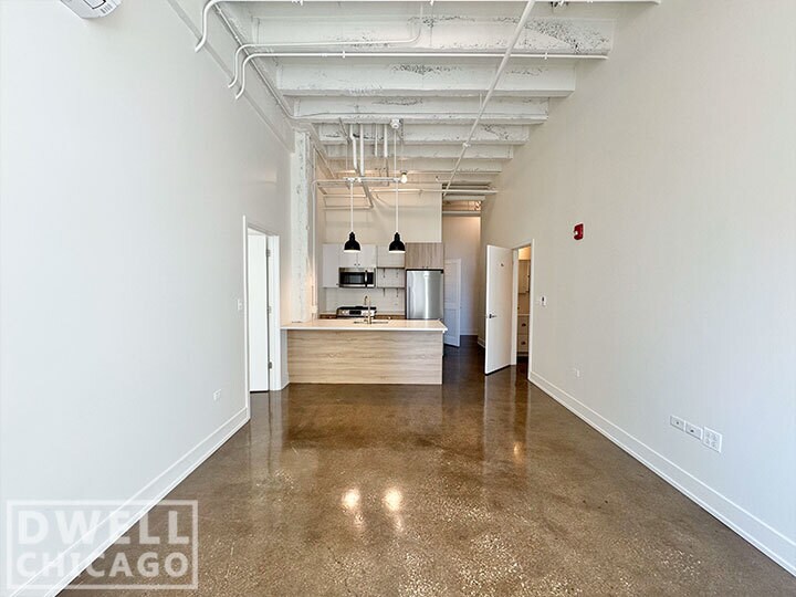 Primary Photo - 32 E Adams St