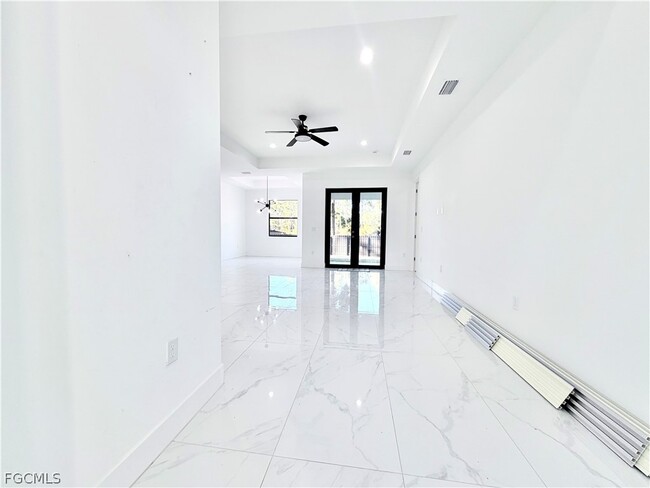 Building Photo - 312 Rosanna Ave