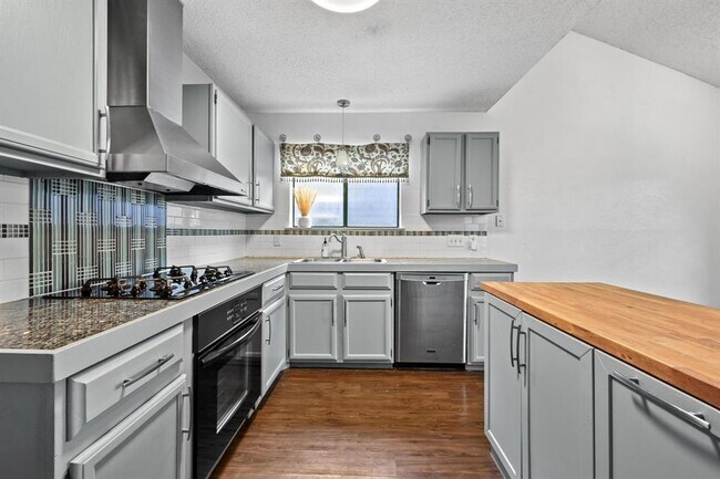 Building Photo - 7811 Finch Trail