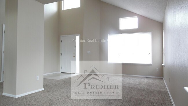 Building Photo - 5831 Instone Cir