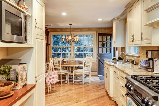 Building Photo - 148 Heritage Rd