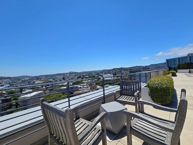 Building Photo - Luxury Urband Living - Top Level Linea Condo with 2 Bed / 2 Bath