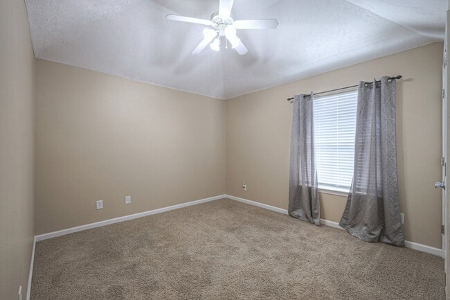 Building Photo - 5156 Cicada Cir