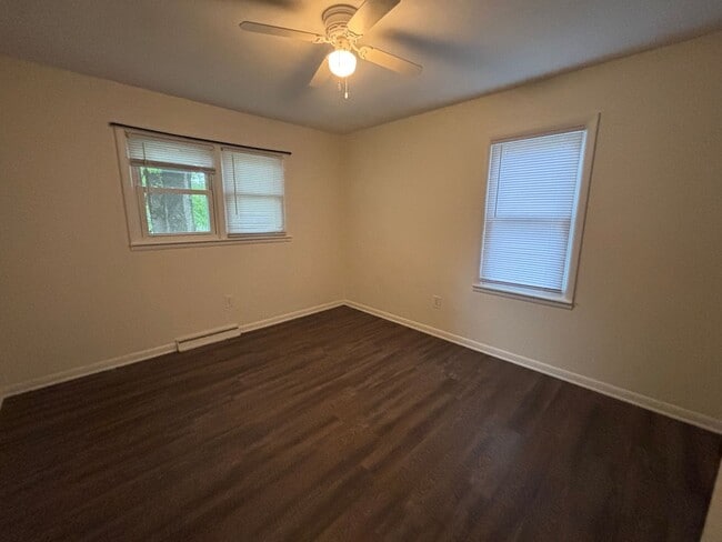 Building Photo - 1010 Larkin Dr