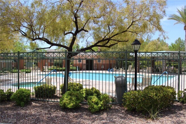 Building Photo - 733 Chase Tree St