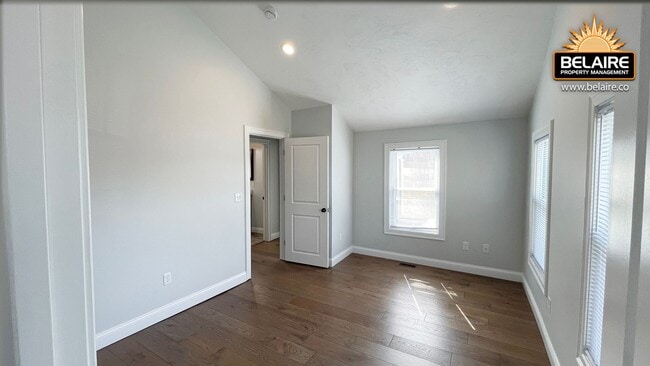 Building Photo - Cozy Country Living