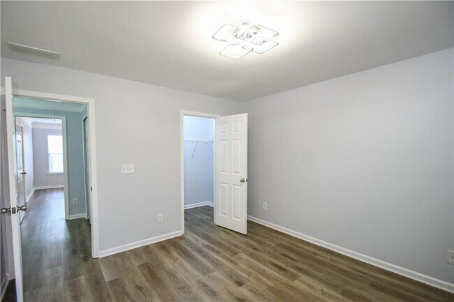 Building Photo - 2201 Landing Walk Dr