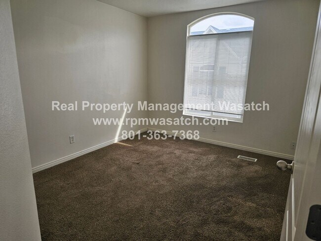 Building Photo - 2401 Big Village Ct