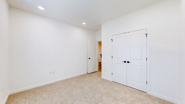 Building Photo - Bull Run Townhomes