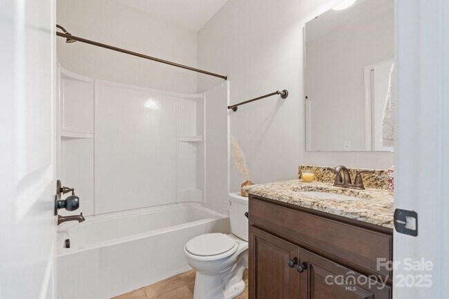 Building Photo - 2076 Waverly Ct