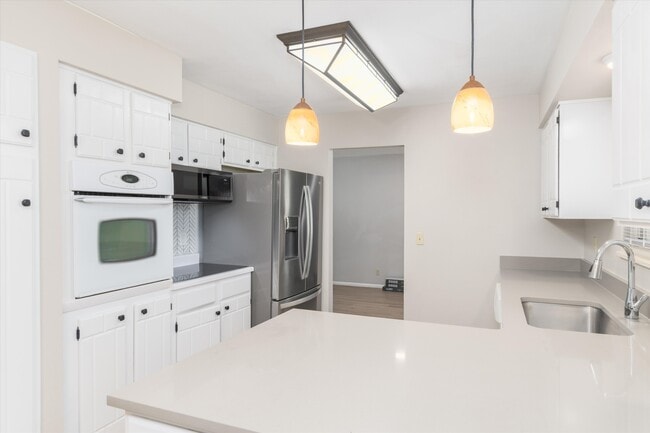 Building Photo - 7426 S Quince Ct