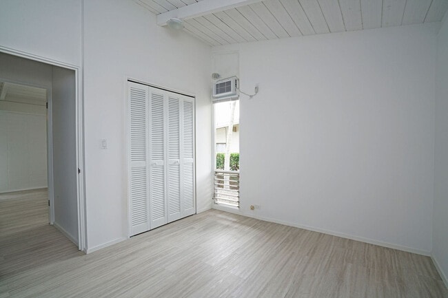 Building Photo - 735 Kapulena Loop