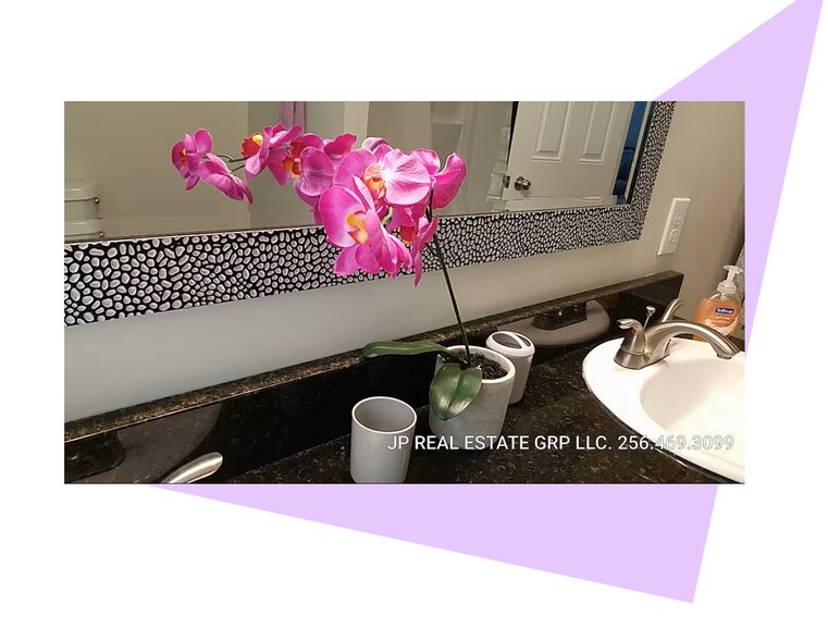 Building Photo - 713 4th Ave SE