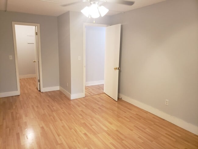 Building Photo - Comfortable 2-Bedroom Condo Near Lake Minnetonka – Private Deck & Resort-Style Amenities