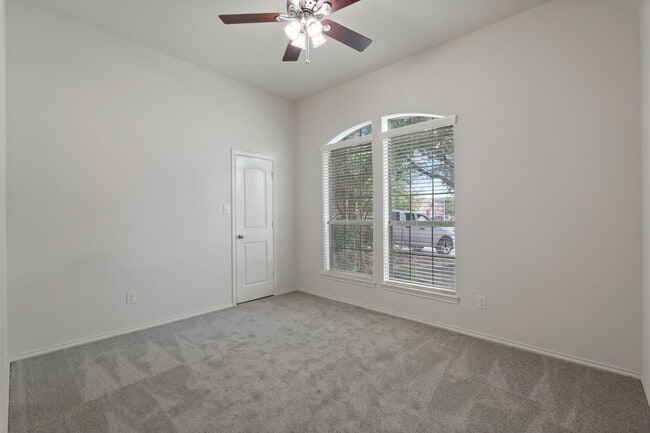 Building Photo - 2707 Oak Pass Ct