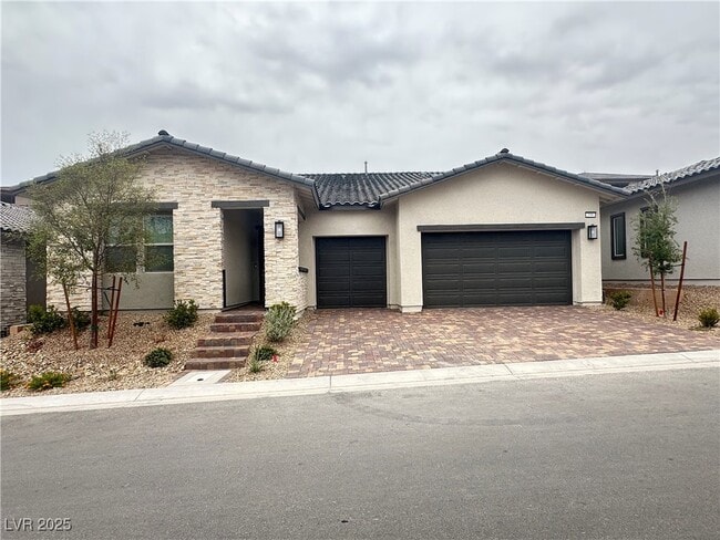 Primary Photo - 350 Tigullio Ave
