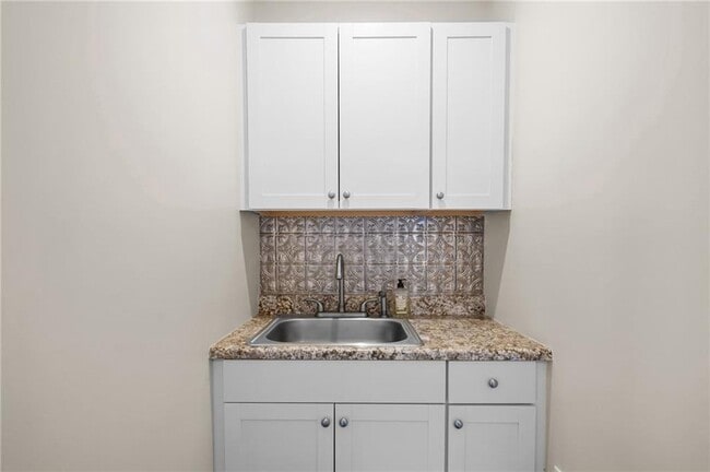 Building Photo - 14 Pearl St