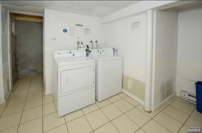 Building Photo - 441 E 27th St