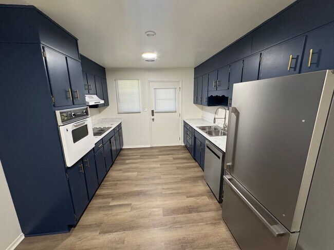 Building Photo - Commanche St Duplex