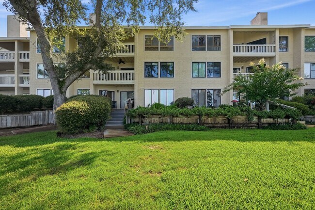 Building Photo - Waterfront Condo in Bluewater Bay!