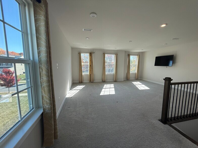 Building Photo - 440 Tree of Heaven Way