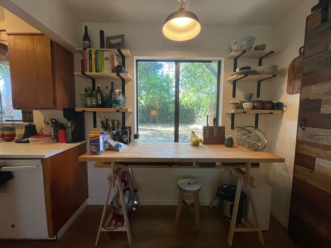 Building Photo - Charming S. Tabor 2 Bed + Bonus Room, 2 Ba...
