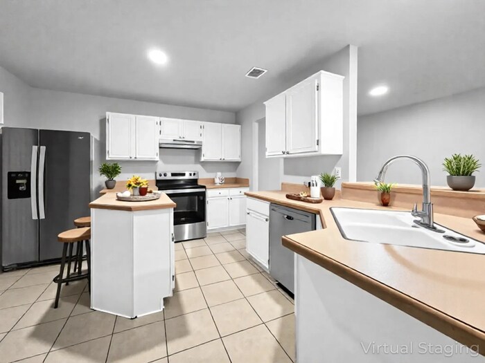 Building Photo - 214 Streamside Dr