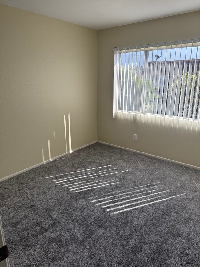 Building Photo - 440 W Santa Barbara St