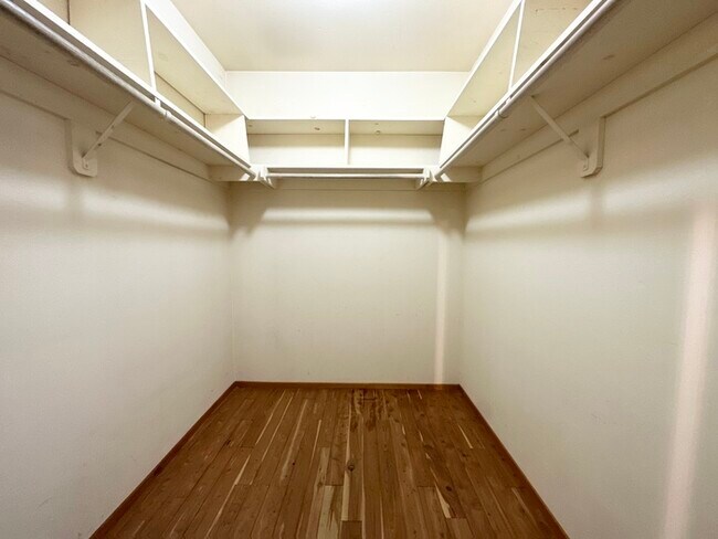 Building Photo - 5011 Jennings Way