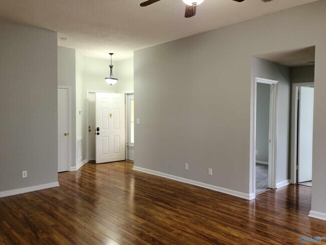 Building Photo - 201 Swallowtail Ln