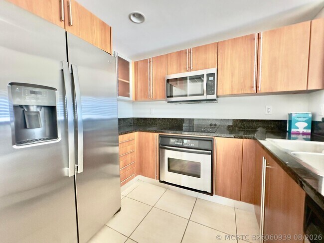 Building Photo - 610 Clematis St