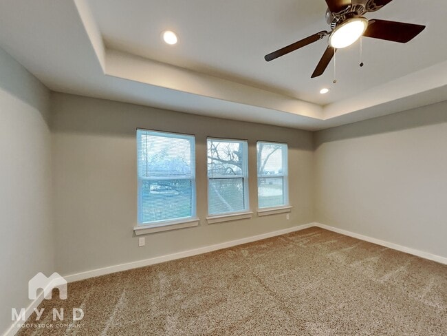 Building Photo - 712 Perry Ave