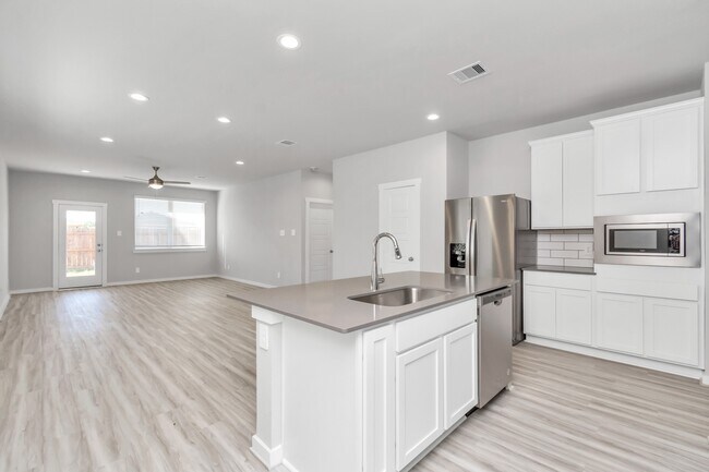 Building Photo - 3020 Gunnersbury Dr