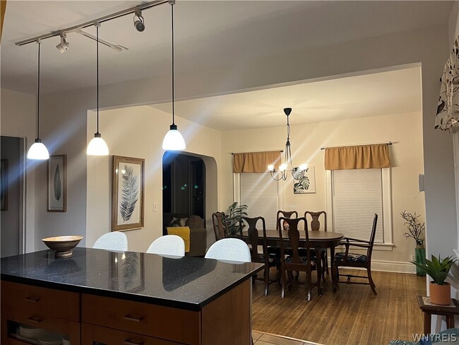 Building Photo - 836 Richmond Ave