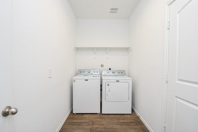 Building Photo - 21170 Alder Oaks Dr