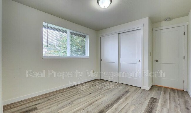 Building Photo - 2032 Chestnut St