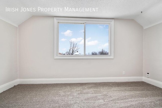 Building Photo - 2 Rowland Ave