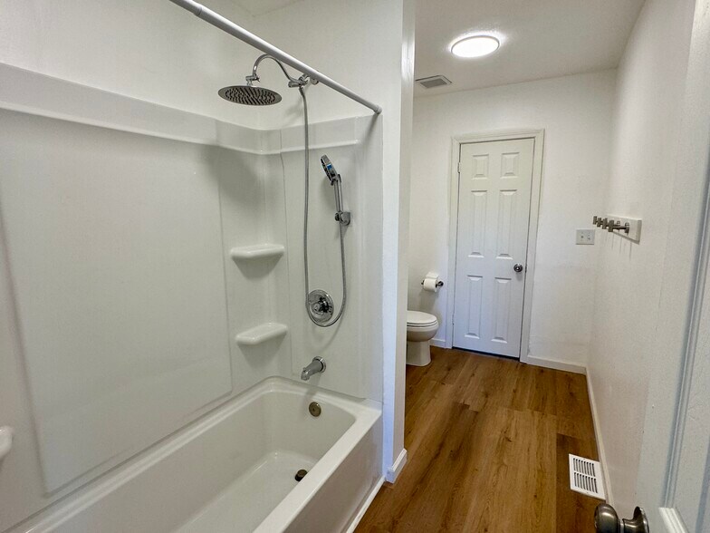 Building Photo - 8801 E Independence Ave