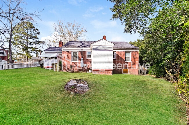 Building Photo - 6207 Moses St