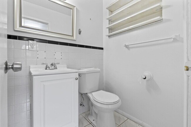 Building Photo - 8012 US-1