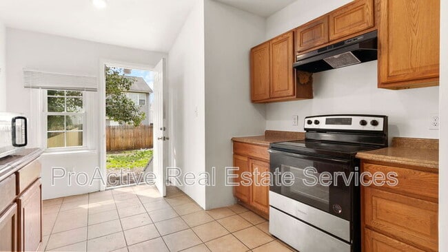 Building Photo - 417 W 30th St