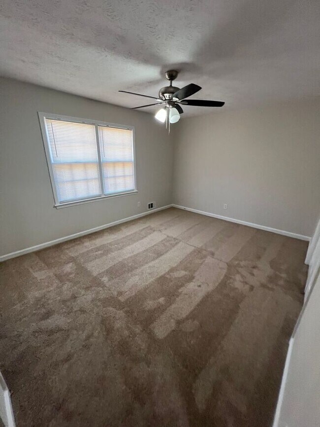 Building Photo - FINALLY A 2 BEDROOM 2.5 BATH IN LAWRENCEVILLE!